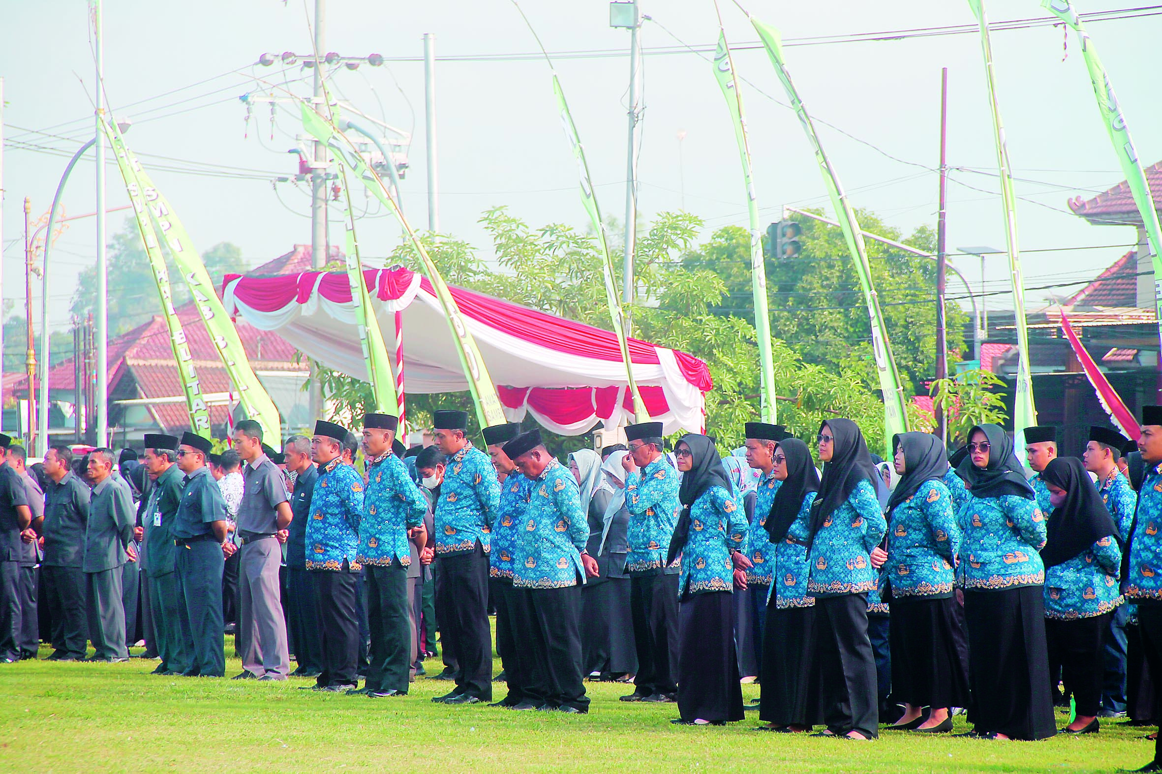 TERTIB: ASN Pemkab Blitar mengikuti apel beberapa waktu lalu.