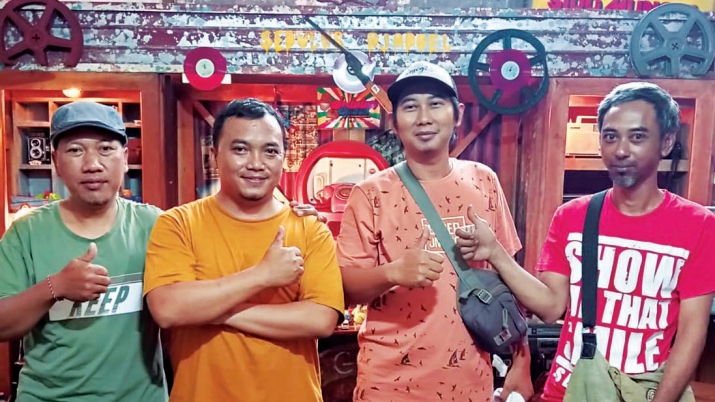 KOMPAK: Komunitas Antikan Masa Iyaa ikut meramaikan salah satu stand Bazar Blitar Jadoel 2024.