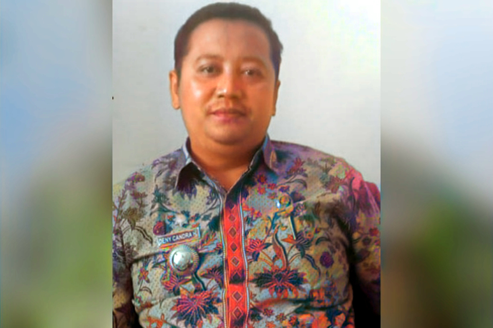 DISIPLIN: Camat Binangun, Deny Candra Himawan.