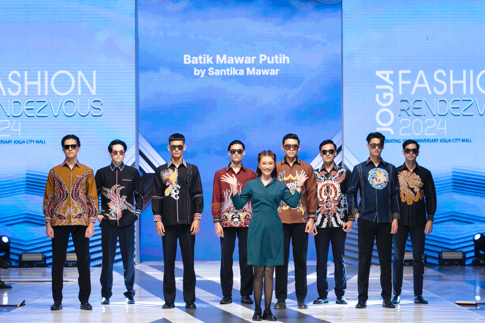 KARYA PREMIUM: Batik Mawar Putih saat tampil di event Jogja Fashion Rendezvous pada 1 - 2 Juni 2024 di Atrium Jogja City Mall.