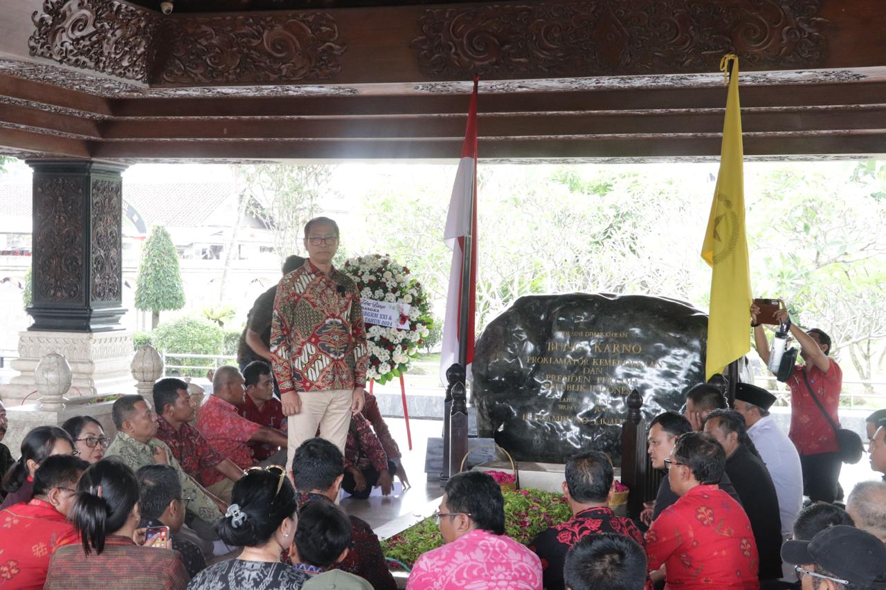 SINERGI: Rombongan Wabup Badung, I Ketut Suiasa, ketika berkunjung ke Perpustakaan dan Makam Bung Karno.