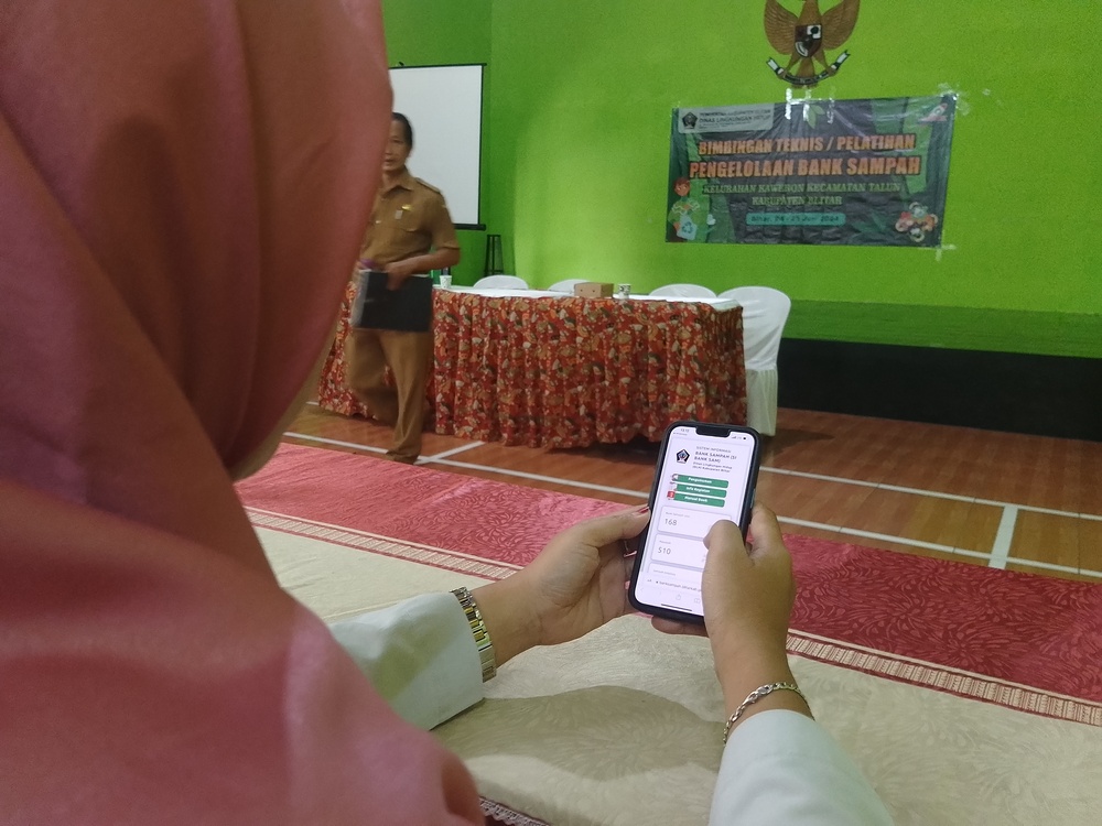 Pemanfaatan aplikasi sistem informasi bank sampah (Sibanksam) masih belum maksimal.