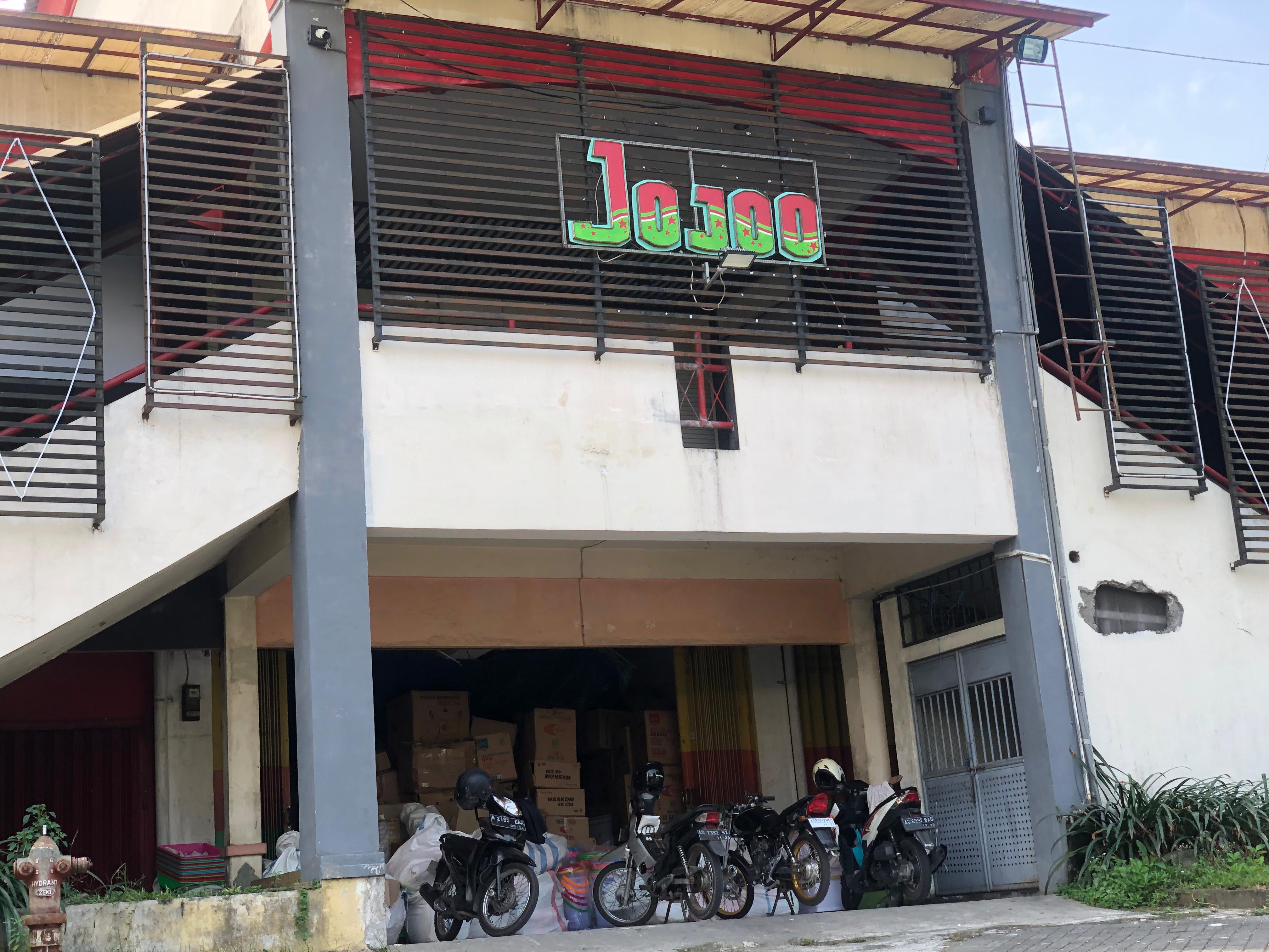 Persoalan antara manajemen tempat karaoke Jojoo di pasar Legi Kota Blitar dan warga sekitar terus berlanjut