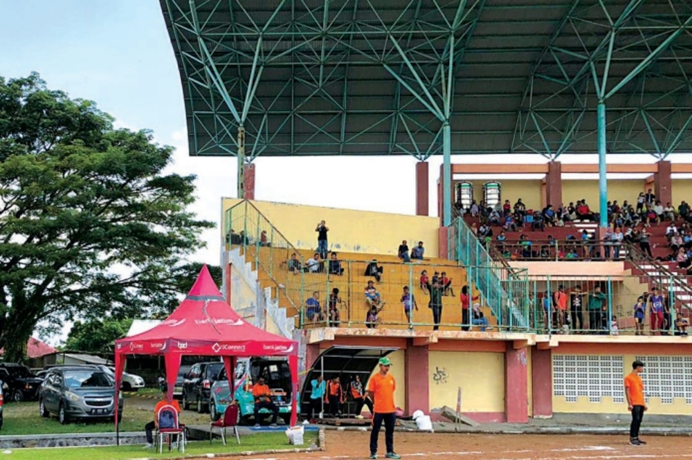 LAYAK: Kegiatan lomba atletik Blitar Open Piala Bupati Blitar diselenggarakan di Stadion Panataran.