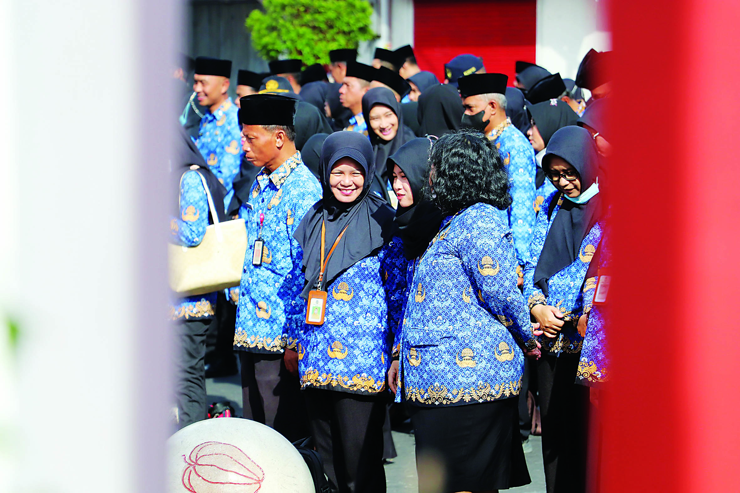 ASN di lingkup Kota Blitar saat mengikuti upacara