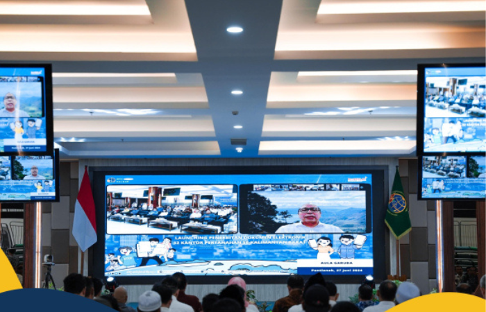 Peresmian Implementasi Layanan Sertipikat Elektronik di 12 Kantor Pertanahan (Kantah) Kabupaten se-Provinsi Kalimantan Barat di Aula Garuda, Kantor Gubernur Kalimantan.