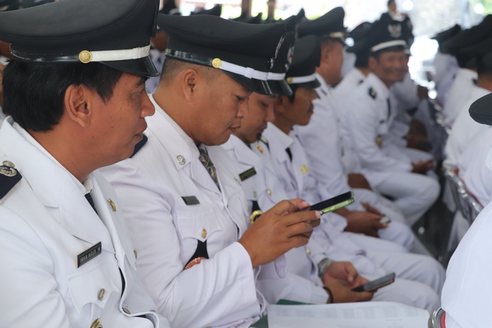 MENUNGGU: Ratusan kepala desa menghadiri kegiatan di Pendapa Ronggo Hadi Negoro beberapa waktu  lalu. Mereka kini menanti kabar terkait mekanisme pencairan ADD.