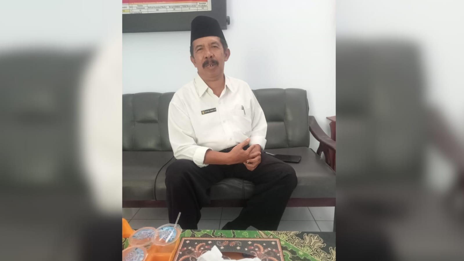 KALEM: Kepala Desa Kemloko, Kecamatan Nglegok, Miftakul Choiri, saat ditemui Radar Blitar.