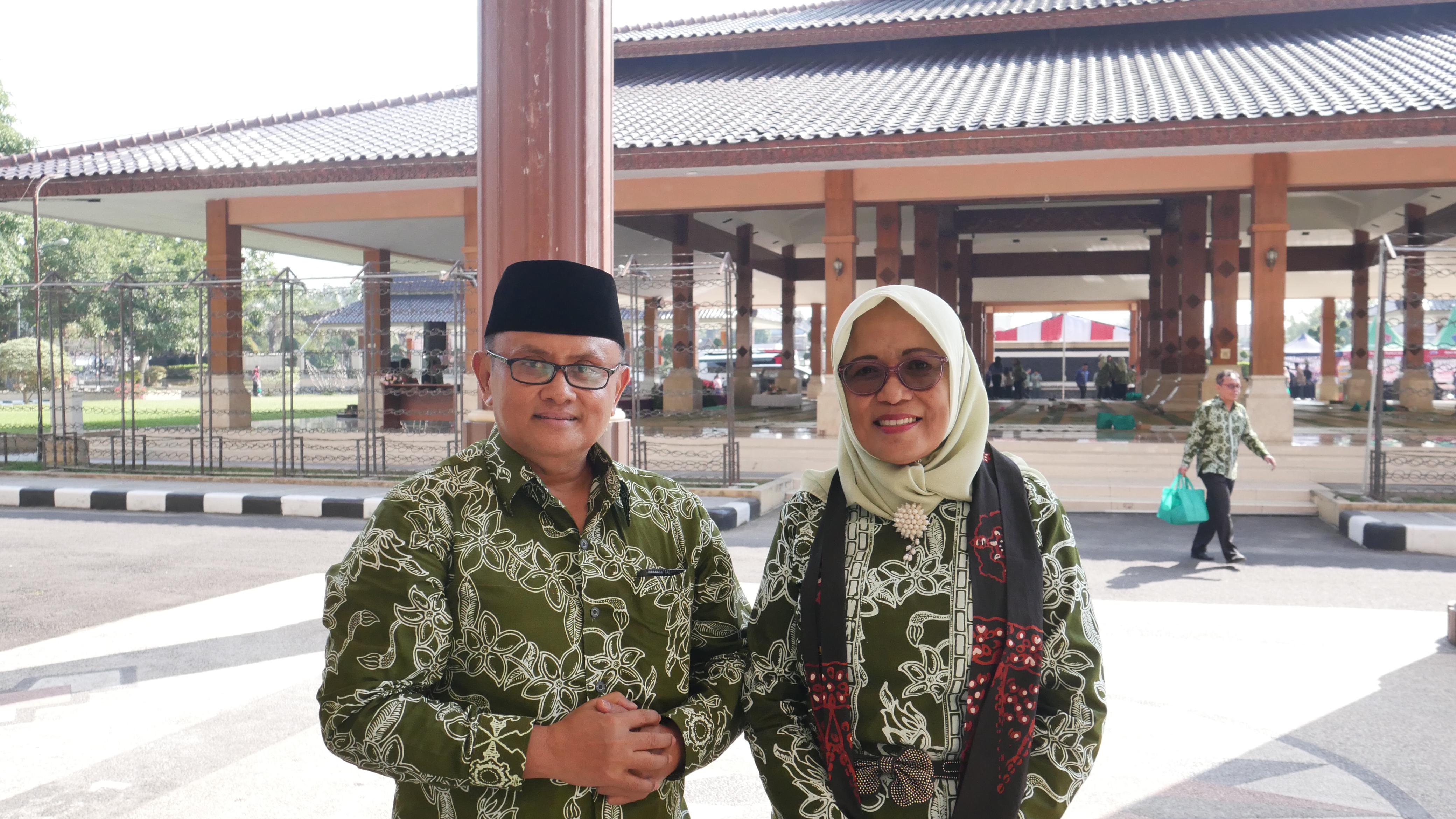 KOMPAK: Ketua Dekopinwil Jawa Timur, Slamet Sutanto (kiri), dan Ketua Dekopinda Kabupaten Blitar, Tuti Komaryati.