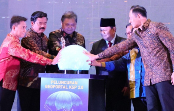 Sejumlah Menko dan Menteri secara simbolis melakukan peluncuran Geoportal KSP 2.0