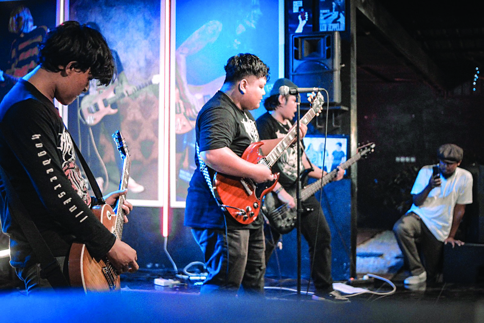 SENSASIONAL: Hammerhead saat manggung di Zafea House beberapa waktu lalu.