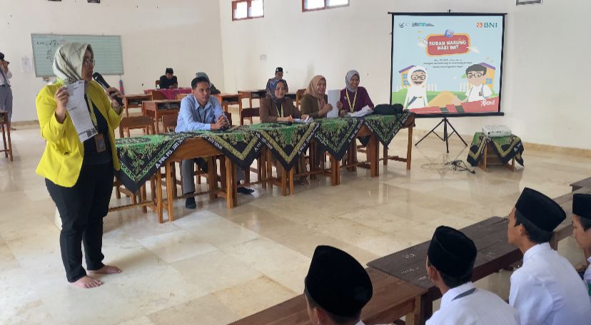 BNI Cabang Blitar lakukan edukasi kepada lebih dari 200 pelajar di SMA Al Jumhuri Kabupaten Blitar.