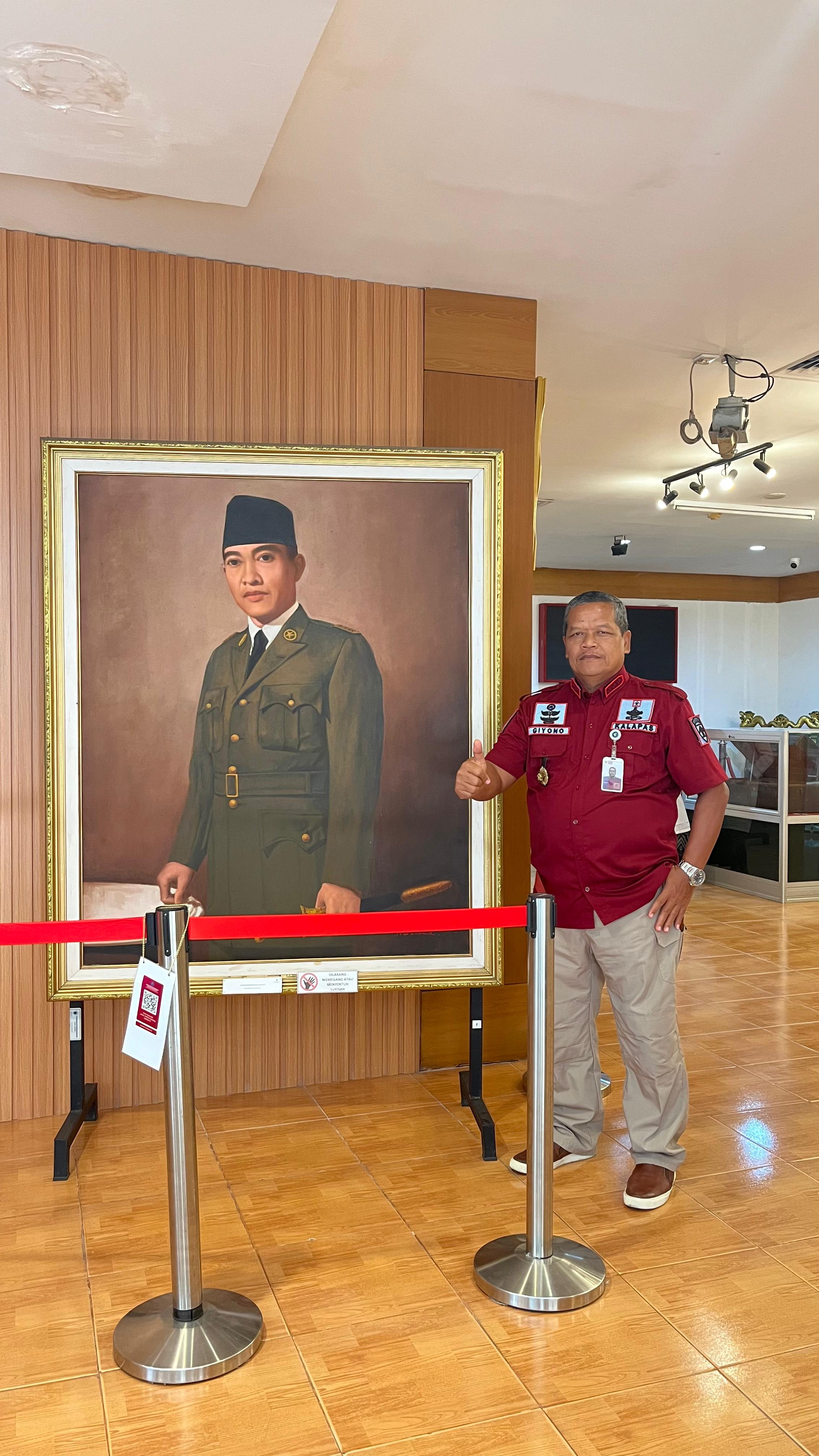 HOBI TENIS LAPANGAN: Kepala LPKA Kelas I Blitar, Giyono, memiliki banyak hobi positif.