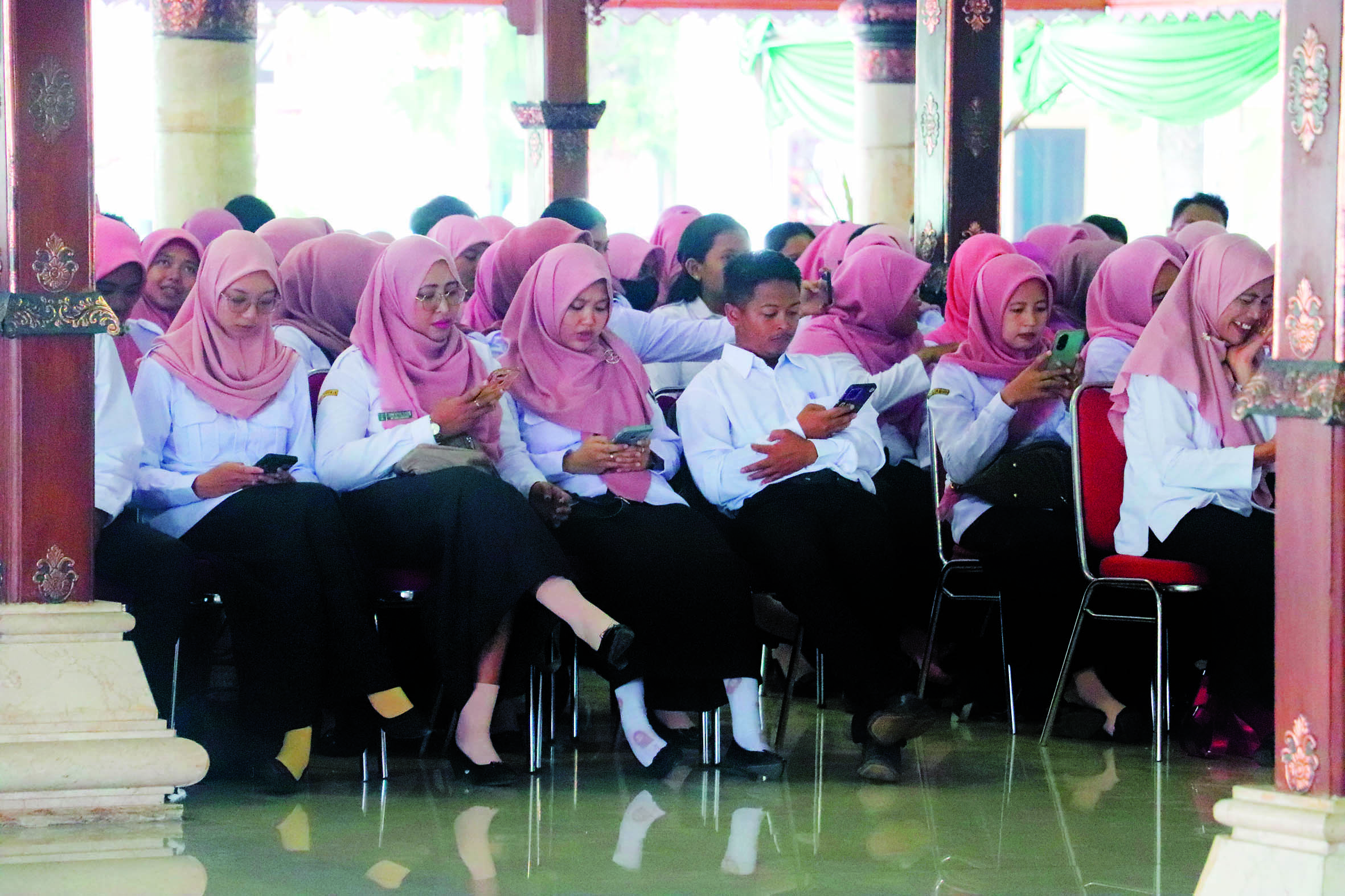 DITUNTUT DISIPLIN: PPPK Pemkab Blitar bersiap menerima surat keputusan (SK) Bupati Blitar untuk diangkat sebagai ASN, beberapa waktu lalu.