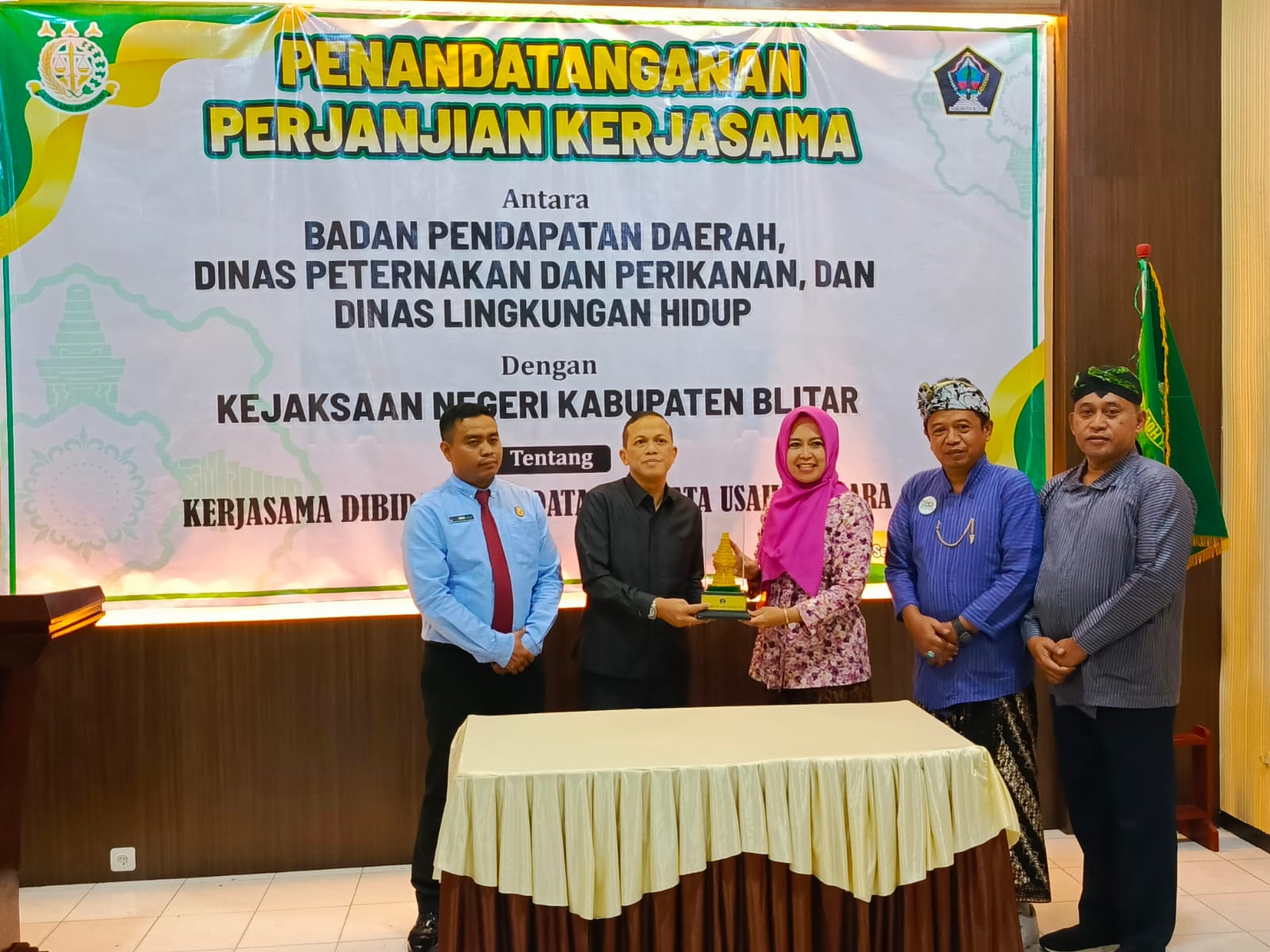 Kolaborasi : Kepala Kejaksaan Negeri (Kajari) Kabupaten Blitar melakukan kerjasama pendampingan hukum kepadan 3 OPD Pemkab Blitar.