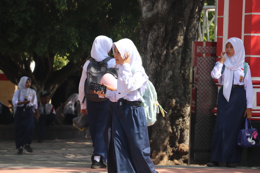 Anak usia sekolah di Kota Blitar telah memiliki gadget, tapi di sisi lain kurang mendapat didikan tentang nilai-nilai moral sejak dini