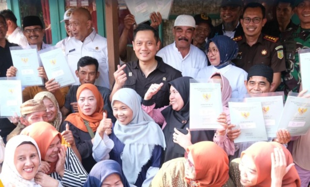 Menteri Agraria dan Tata Ruang/Kepala Badan Pertanahan Nasional (ATR/BPN), Agus Harimurti Yudhoyono (AHY) bertolak ke Desa Cibalung, Kecamatan Cijeruk, Kabupaten Bogor.