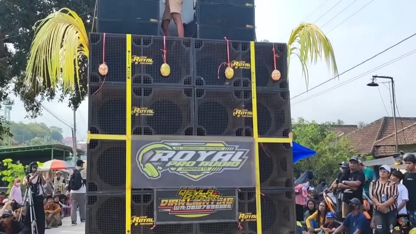 RAMAI: Karnaval sound system di Blitar