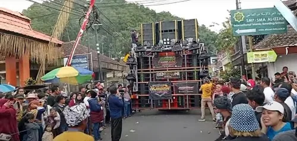 KERAMAIAN: Karnaval sound system dijumpai di kegiatan Bersih Desa