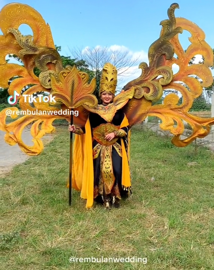 Salah satu kostum karnaval milik Rembulan Wedding