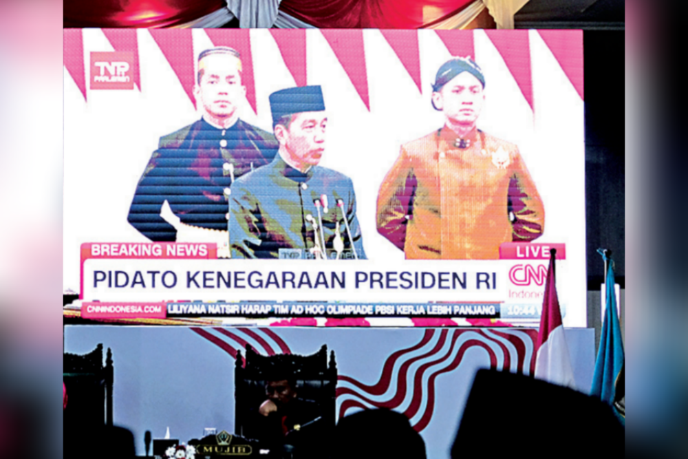 KHIDMAT : Anggota rapat paripurna istimewa mendengarkan pidato kenegaraan yang dilakukan oleh Presiden Joko Widodo.