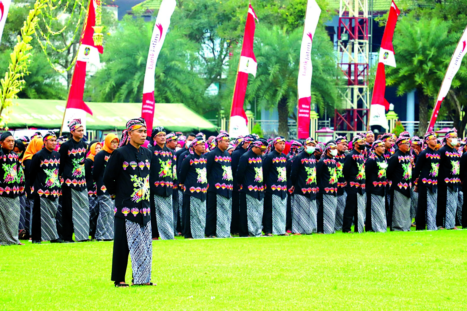 TERTIB: ASN Kota Blitar dalam upacara beberapa waktu lalu.