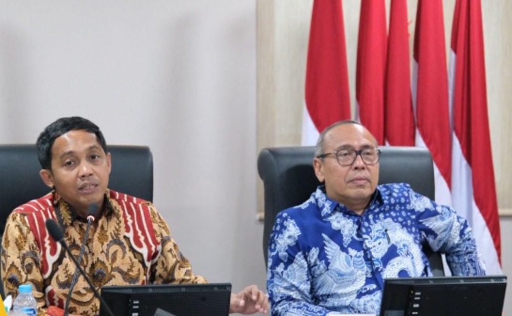 Wakil Menteri Agraria dan Tata Ruang/Wakil Kepala Badan Pertanahan Nasional (Wamen ATR/Waka BPN), Raja Juli Antoni memimpin Rapat Monitoring Program Strategis Tahun Anggaran 2024 dan Evaluasi Kinerja