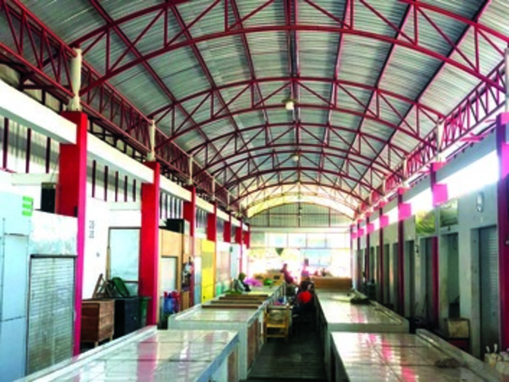 JAGA KEBERSIHAN: Sampah di Area Pasar Templek bakal dikelola untuk meningkatkan nilai fungsi.