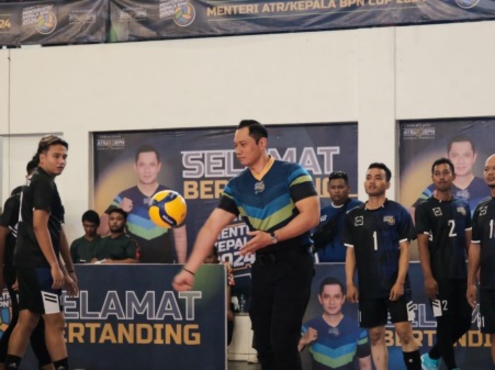 Menteri Agraria dan Tata Ruang/Kepala Badan Pertanahan Nasional (ATR/BPN), Agus Harimurti Yudhoyono membuka Turnamen Voli Menteri ATR/Kepala BPN Cup 2024