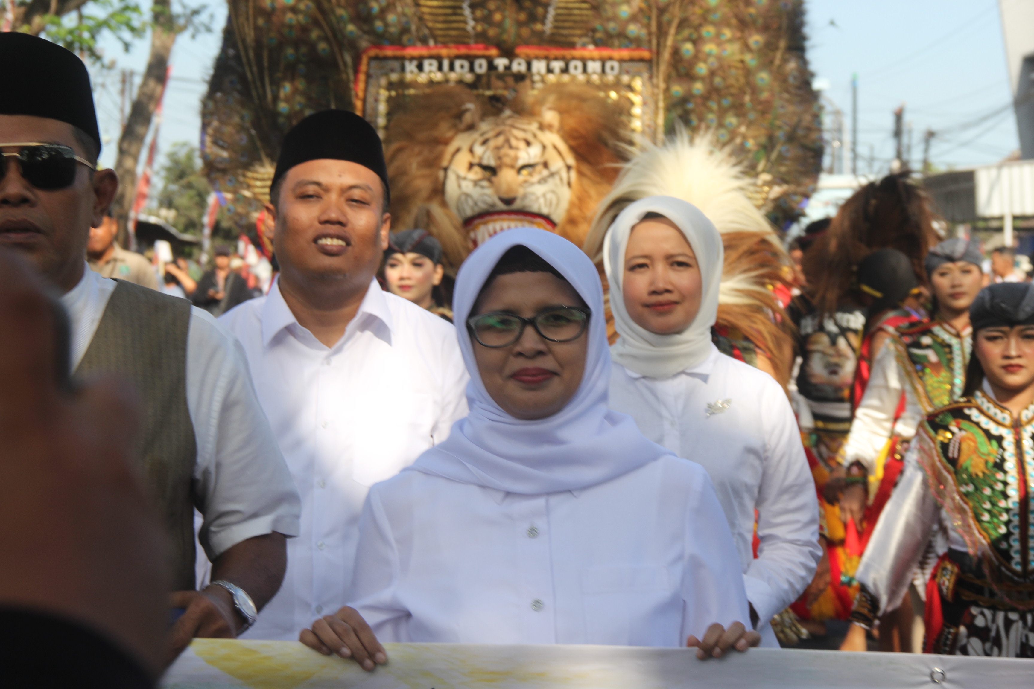 Isu minimnya pembangunan infrastruktur masih menjadi topik utama  di akhir periode pemerintahan Rini Syarifah. Hal ini juga diakui Mak Rini, mengingat ada banyak tantangan selama tiga tahun menjadi ke