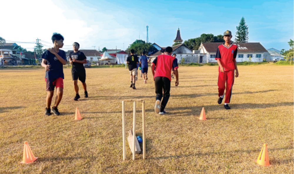 KOMPETITIF : Atlet cricket Kabupaten Blitar sedang berlaga di ajang Kejurprov Kota malang beberapa waktu lalu