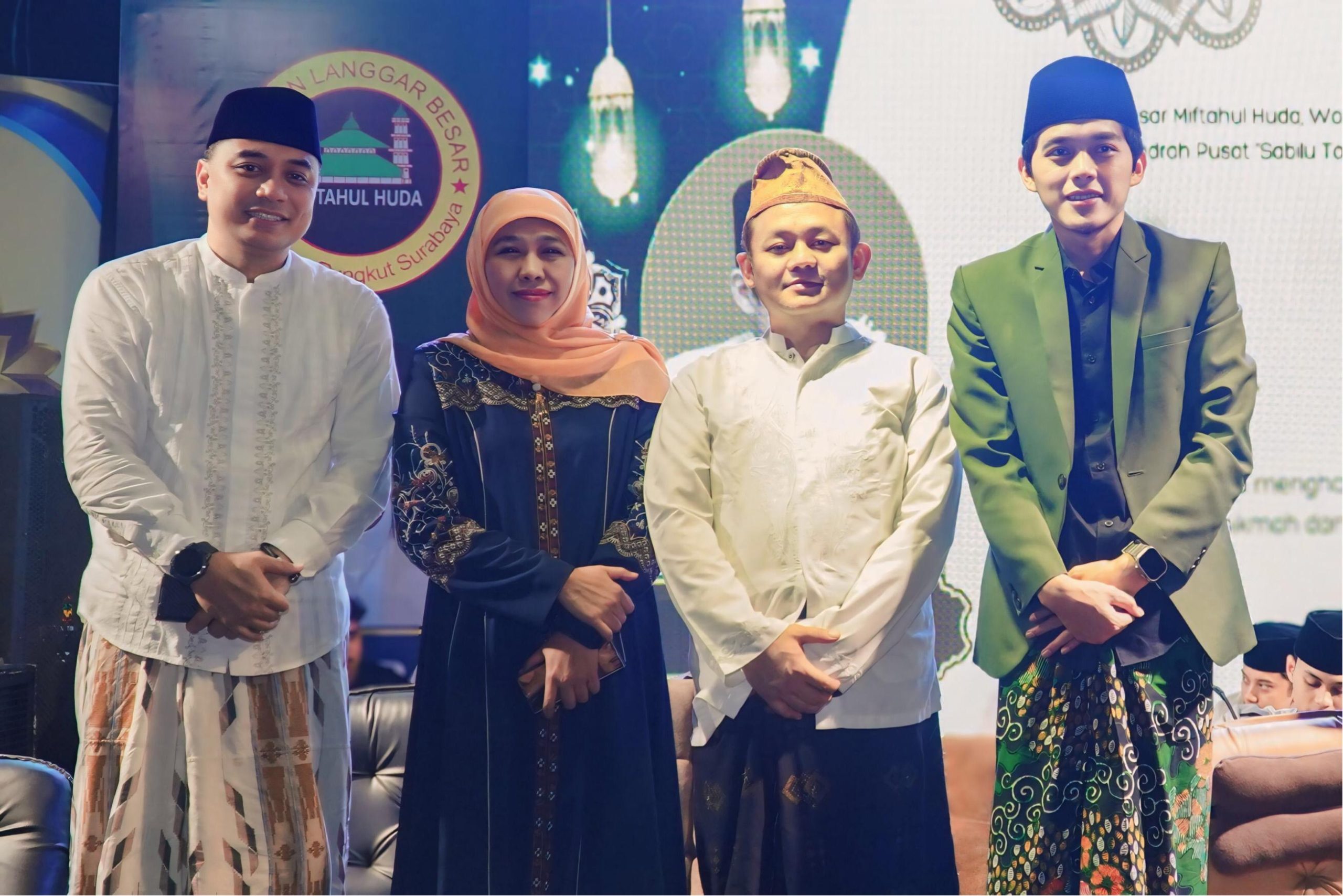 Khofifah Indar Parawansa turut hadir dalam pengajian akbar yang diisi oleh Gus Iqdam