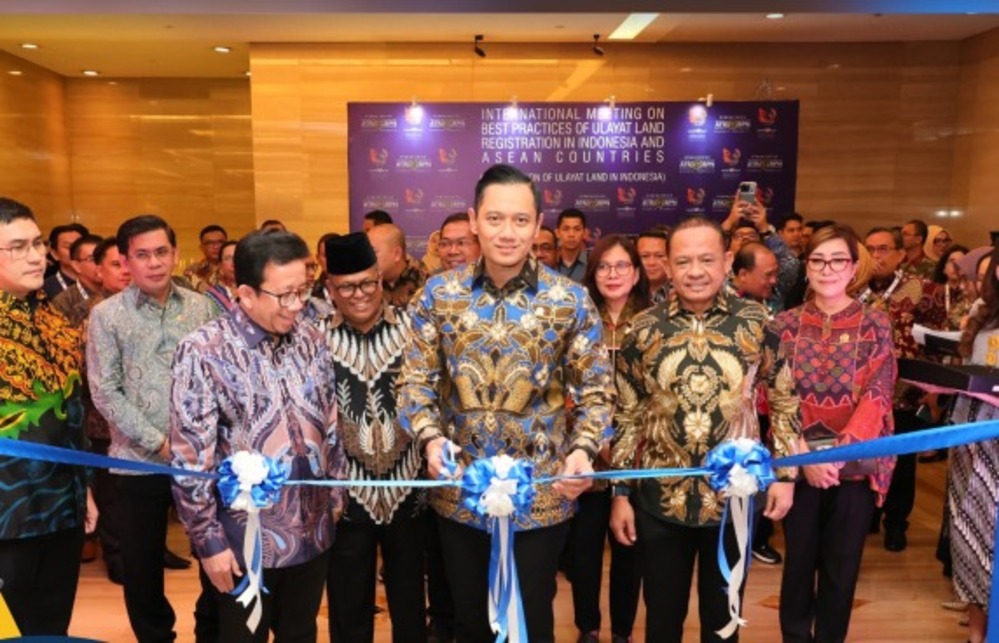Menteri AHY meresmikan Ekshibisi Tanah Ulayat yang digelar di The Trans Luxury Hotel, Bandung, Rabu (04/09/2024).