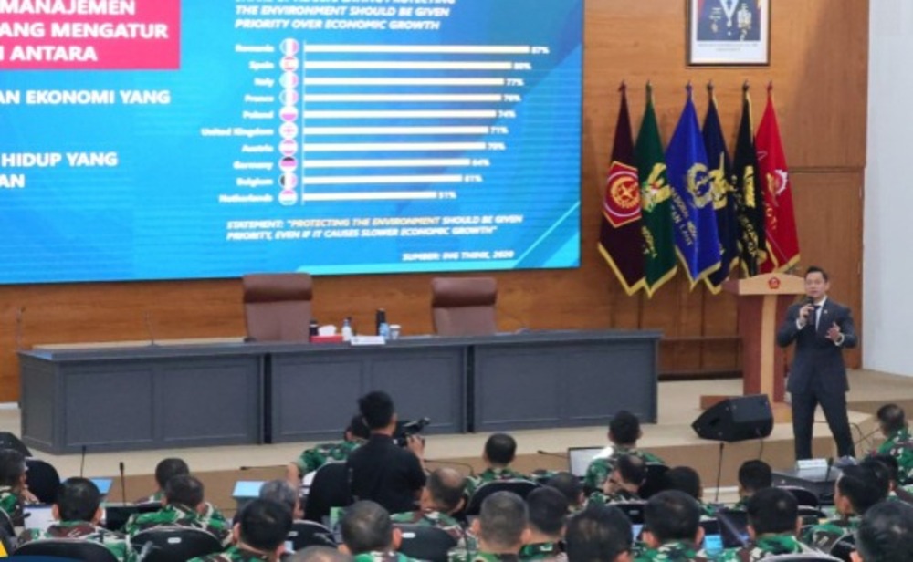 Menteri Agraria dan Tata Ruang/Kepala Badan Pertanahan Nasional (ATR/BPN), Agus Harimurti Yudhoyono (AHY) memberikan ceramah pembekalan kepada Pasis Dikreg LII Sesko TNI