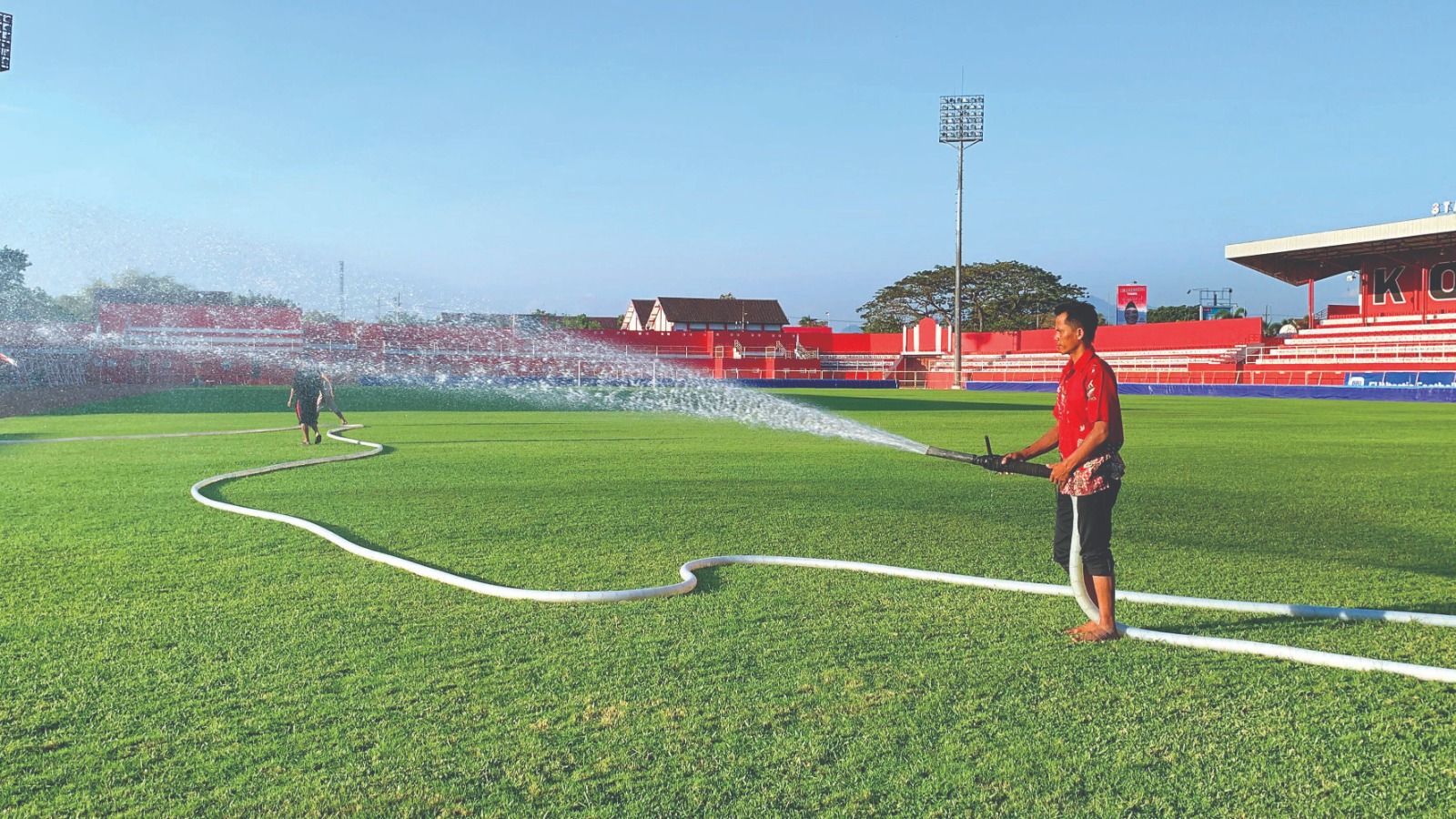 Asosiasi Kota (Askot) PSSI Blitar memastikan semifinal dan final Wali Kota Cup sepak bola pelajar Kota Blitar digelar di Stadion Soeprijadi. Namun, kondisi rumput lapangan harus dipastikan siap terleb