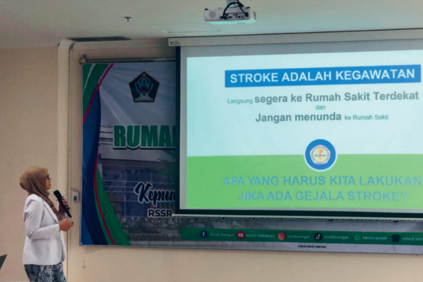 HARUS CEPAT: Dokter Spesialis Saraf RSUD Srengat, dr Radika Yuniwati, memberikan pemaparan terkait penanganan stroke.