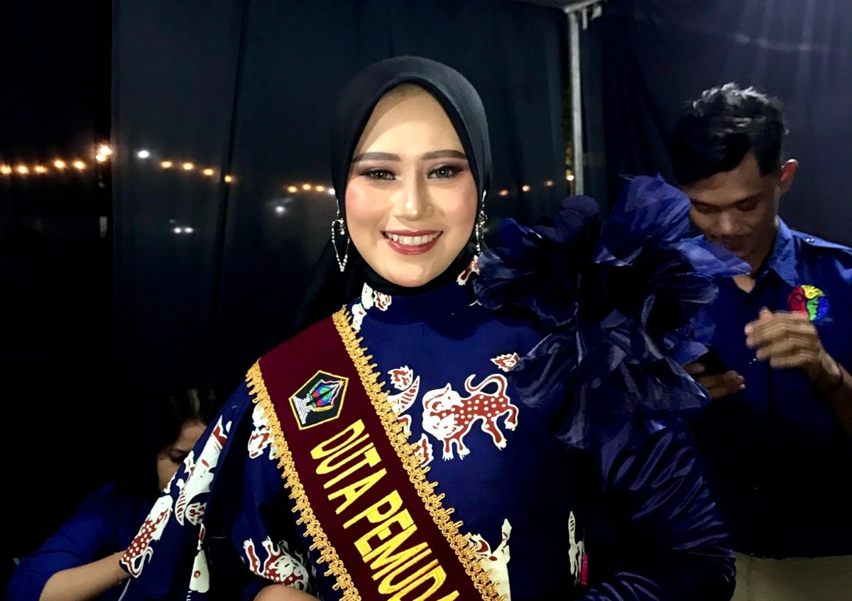 BERBAKAT: Rachma Agustina Wulandari ketika tampil saat grand final Duta Pemuda pada Agustus lalu