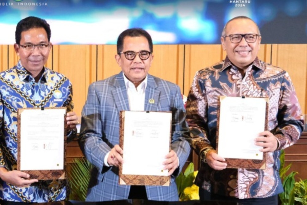 Sekjen Kementerian Agraria dan Tata Ruang/Badan Pertanahan Nasional (ATR/BPN), Suyus Windayana bersama Sekjen Dewan Perwakilan Rakyat Republik Indonesia (DPR RI), Indra Iskandar