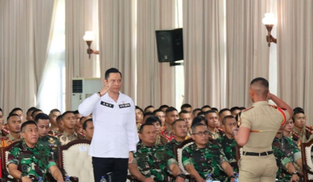 Menteri AHY memotivasi Taruna/i Akademi Militer (Akmil) di Kota Magelang agar dapat menyiapkan kompetensi diri untuk turut mewujudkan Indonesia Emas 2045 melalui pengabdian kepada rakyat dan negara.