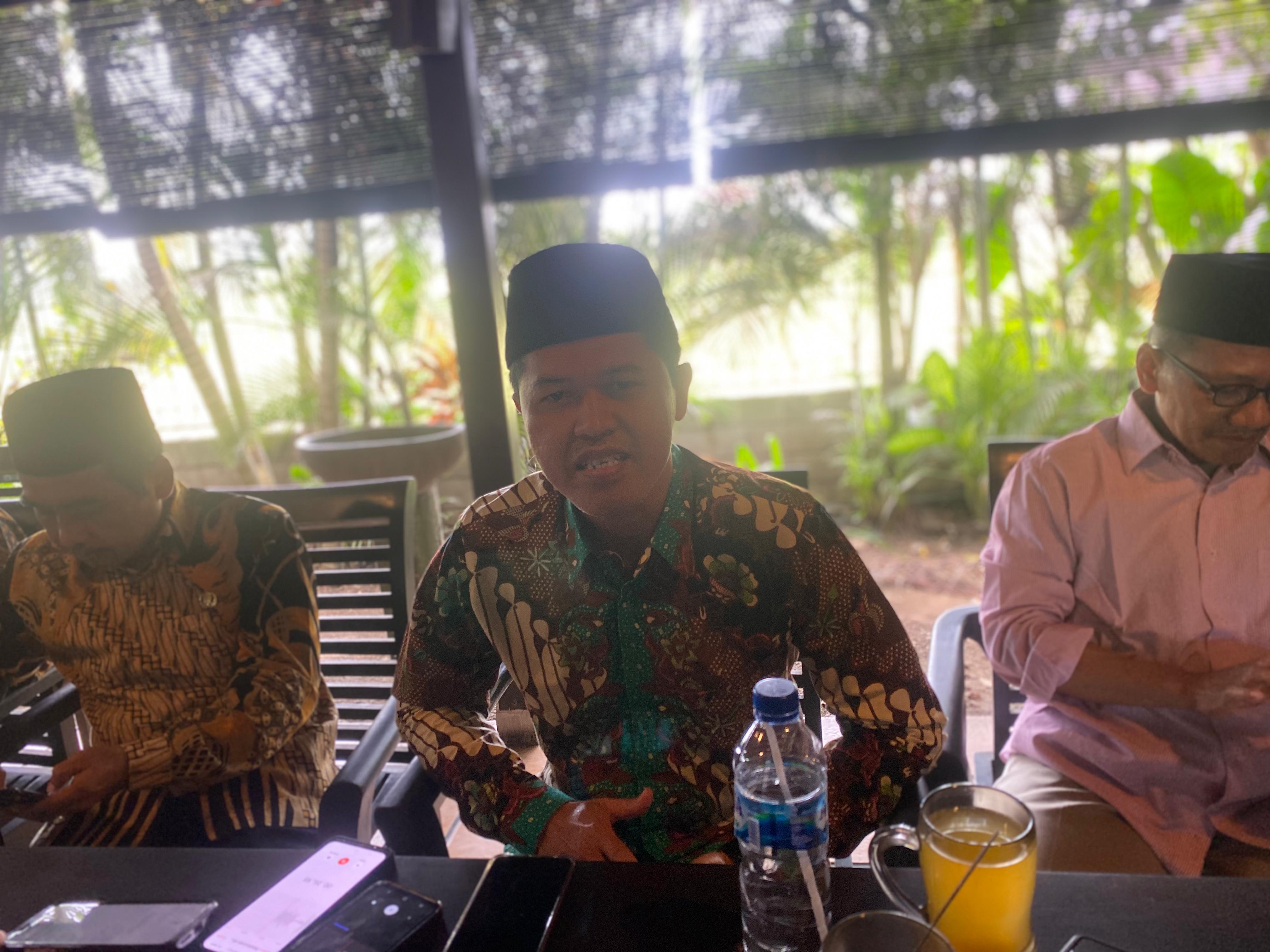 Kepala Kemenag Kota Blitar, Mohammad Kanzul Fathon dalam sebuah wawancara dengan awak media.