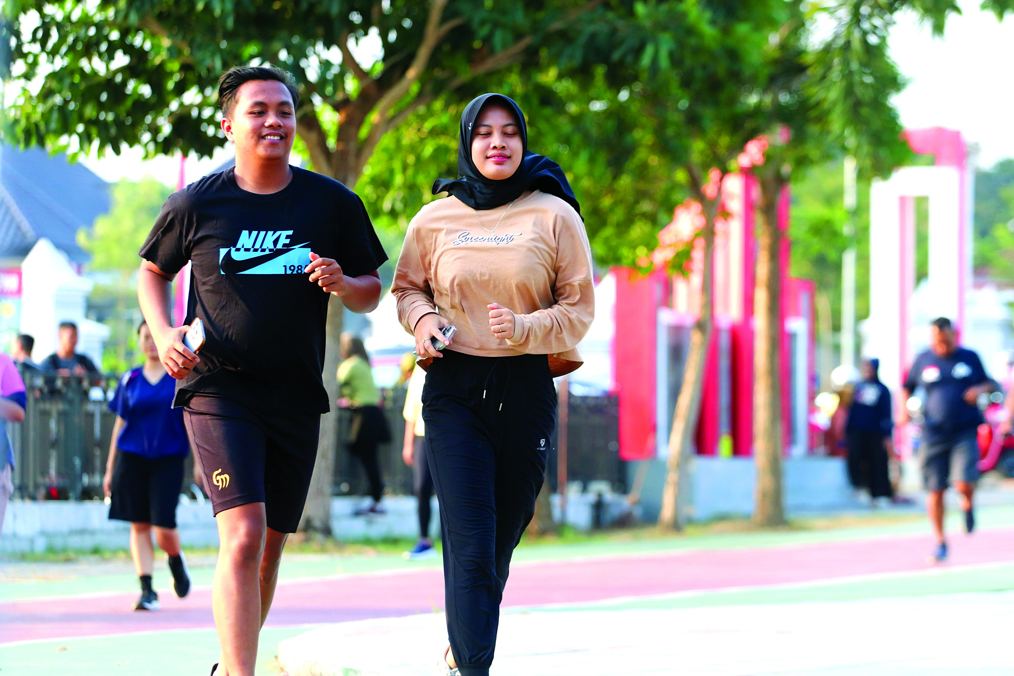 TETAP BUGAR: Jogging atau lari ringan bisa menjadi alternatif olahraga di tengah menjalankan ibadah puasa Ramadan.