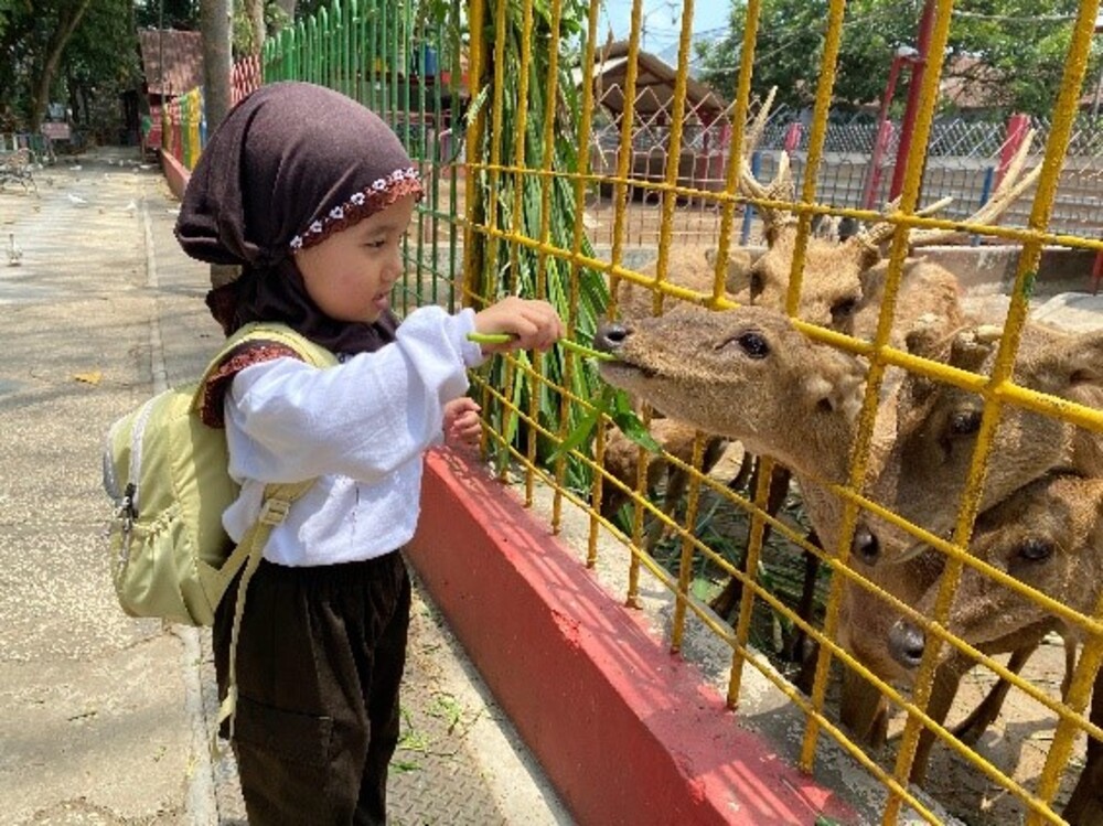 EDUKASi: Bocah ketika mengunjungi Taman Kebonrojo di Jalan Diponegoro Nomor 12, Kelurahan Bendogerit, Kecamatan Sananwetan, Kota Blitar.