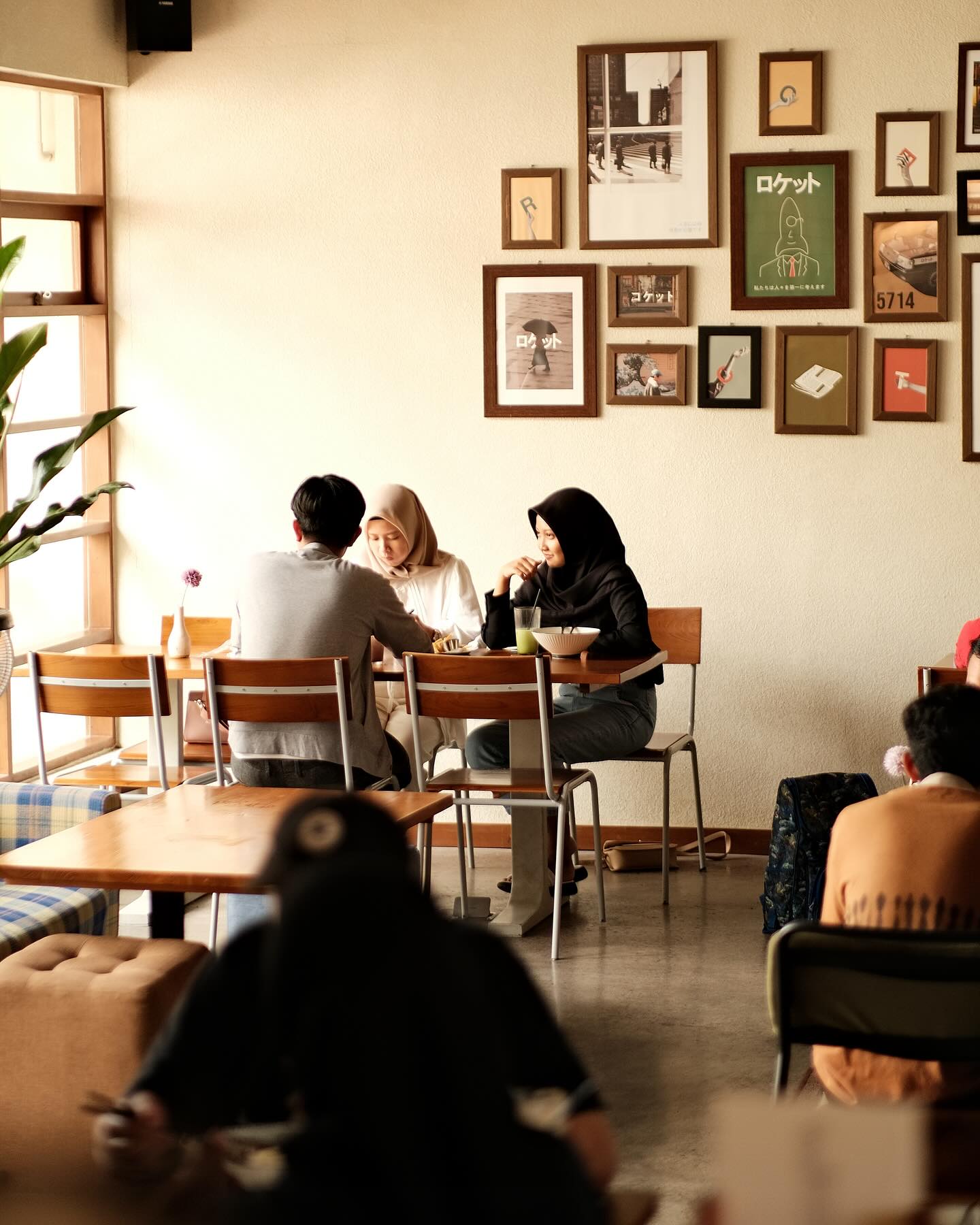 Roketto Coffee & Co memiliki konsep unik dan estetis yang bernuansa Jepang