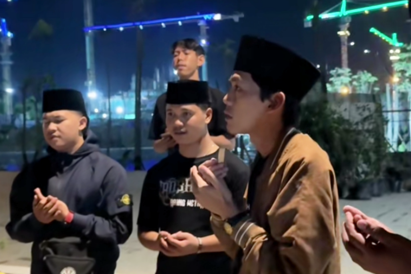 Gus Iqdam memberikan doa saat berada di IKN