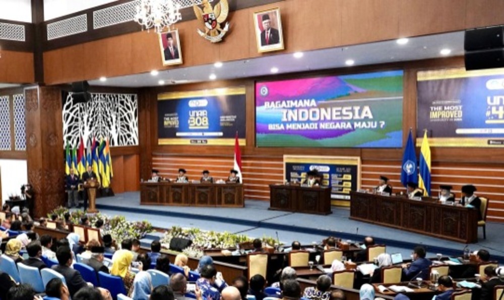 Menteri AHY dalam Ujian Doktor Terbuka yang berlangsung di Universitas Airlangga, Senin (07/10/2024).