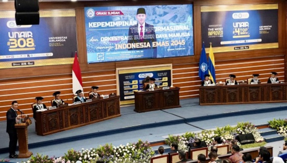 Menteri AHY dalam Ujian Doktor Terbuka yang berlangsung di Aula Garuda Mukti, Gedung Kantor Manajemen MERR C Mulyorejo, Universitas Airlangga, Senin (07/10/2024).