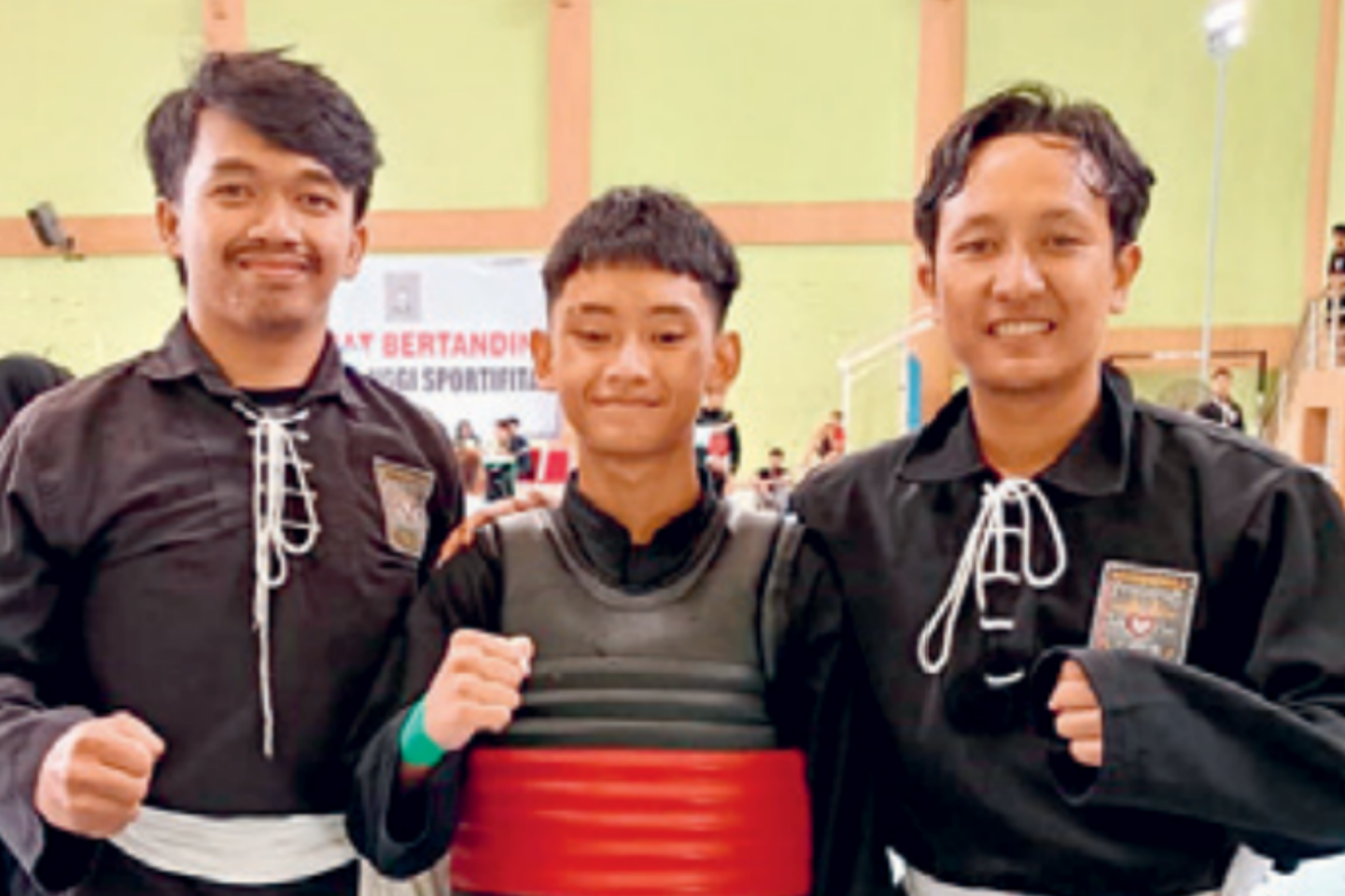 POTENSI: Dua atlet IPSI Kota Blitar dipersiapkan ikut kejurnas pencak silat di Semarang.