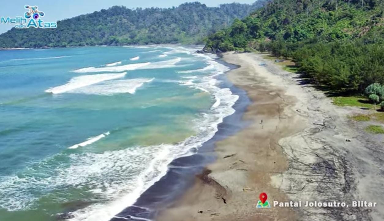 Penampakan pantai Jolosutro