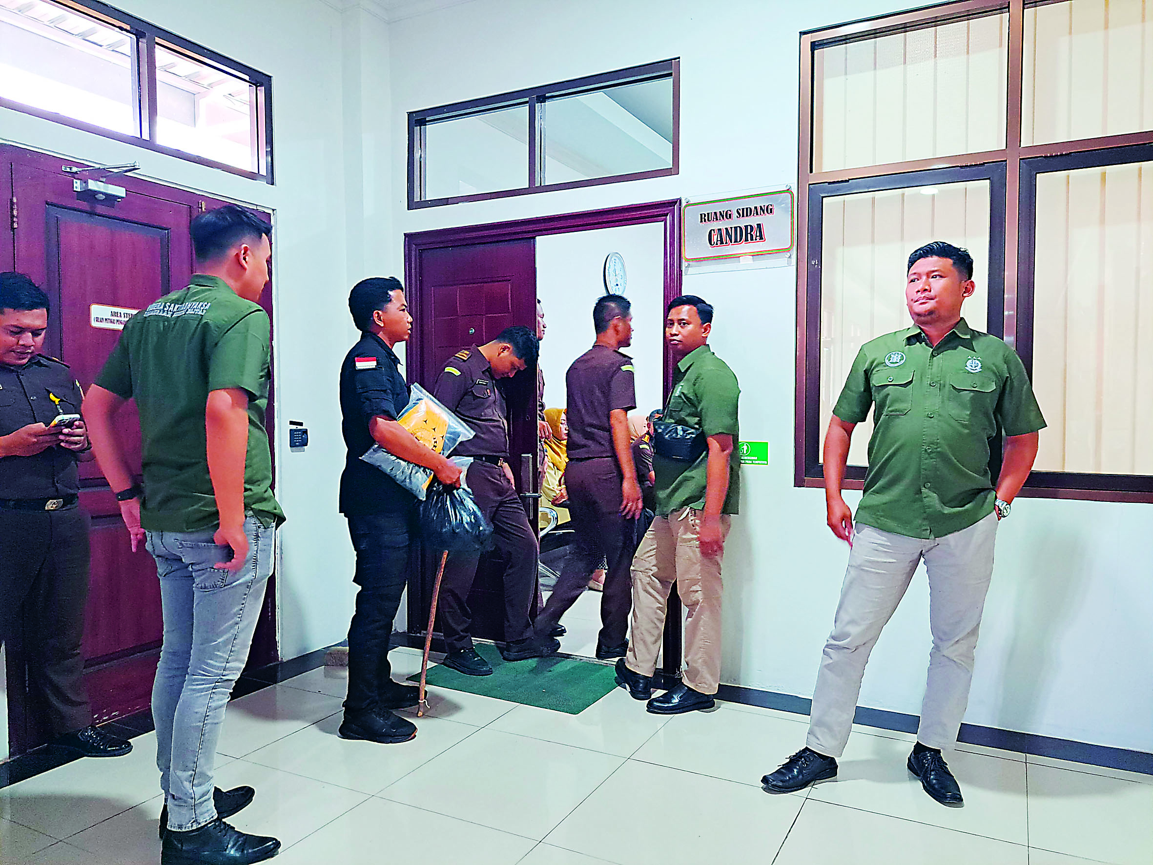 TUNTUT KEADILAN: Suasana persidangan di PN Blitar untuk kasus di Desa Soso, Kecamatan Gandusari.