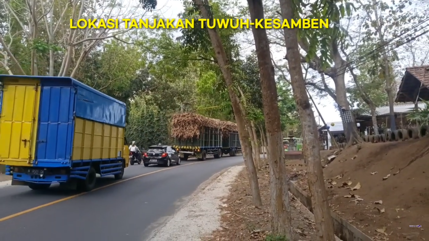 Jembatan Tuwuhrejo di Kecamatan Kesamben Kabupaten Blitar memiliki tikungan yang cukup tajam